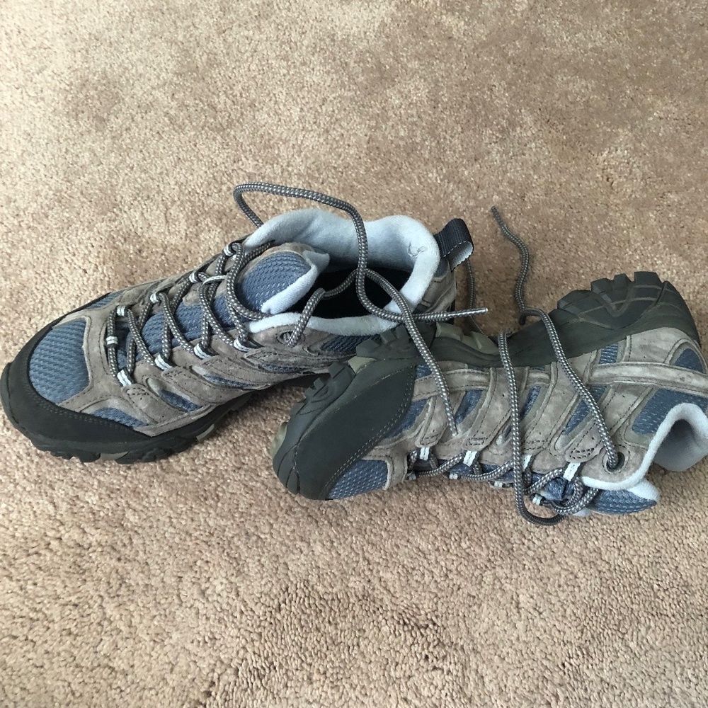 Women’s Moab size 8